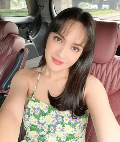 Shandy Aulia Tampil Manis dan Muda dengan Poni Rambut Badai, Intip 5 Potretnya!
