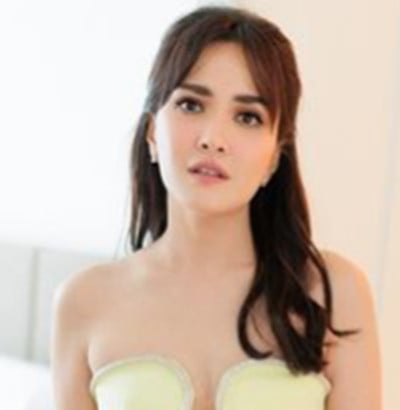 Shandy Aulia Tampil Manis dan Muda dengan Poni Rambut Badai, Intip 5 Potretnya!