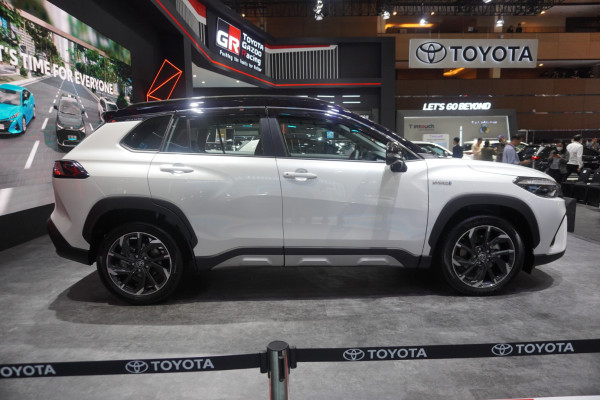 New Corolla Cross GR Sport Model GR Pertama dengan Teknologi Hybrid, Harga Mulai Rp600 Juta