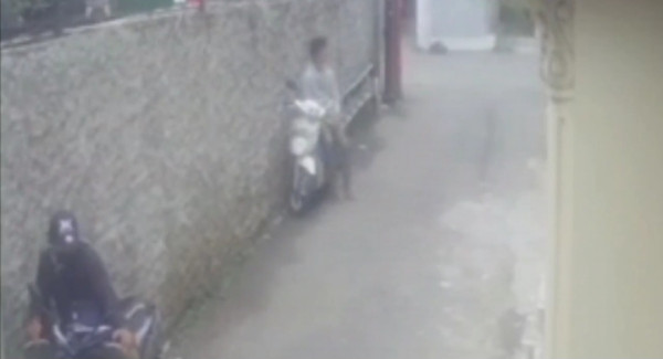 Detik-detik Motor Karyawati Kafe Raib Digondol Maling di Kebon Jeruk