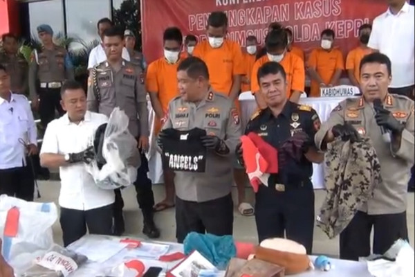2 Kontainer Berisi Pakaian Bekas Ilegal dari Singapura Ditemukan di Batam