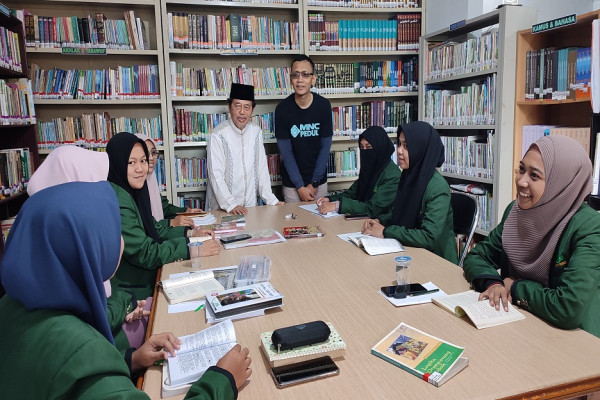 Dukung Pengembangan Literasi, MNC Peduli Donasikan Buku ke Lemka Sukabumi