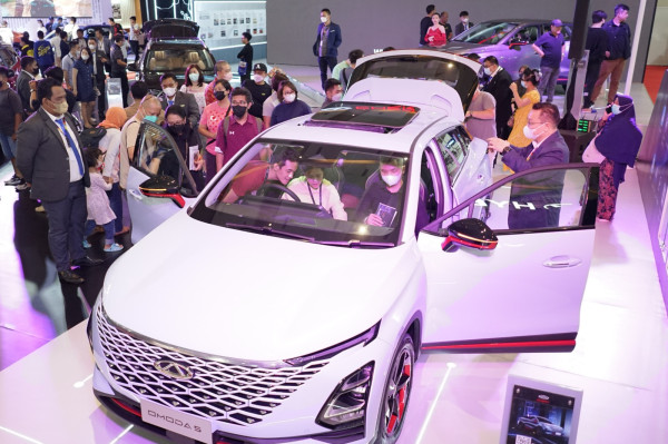 Test Drive Chery Omoda 5 di IIMS 2023, Konsumen Rela Antri dari Pagi hingga Sore