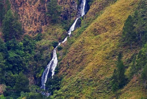 7 Destinasi Wisata di Sekitar Danau Toba, dari Air Terjun hingga Desa Paropo