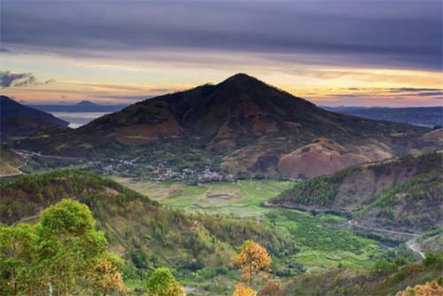 7 Destinasi Wisata di Sekitar Danau Toba, dari Air Terjun hingga Desa Paropo