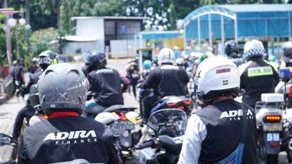 Ramaikan IIMS 2023, Adira Finance Gandeng Komunitas Otomotif Adakan Adiride dan Kongkowmotif