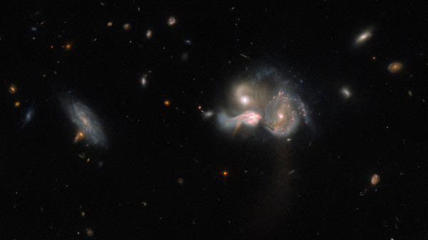 Teleskop Luar Angkasa Hubble Rekam Proses Tabrakan 3 Galaksi