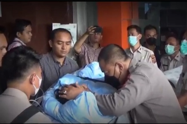 Briptu Muhardi Aditya Dirujuk ke Jakarta, Ibu Ajudan Kapolda Jambi Berharap Putranya Segera Pulih