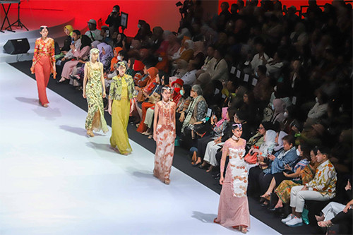 Resmi Dimulai, Indonesia Fashion Week 2023 Angkat Keindahan Sulam Karawo asal Gorontalo