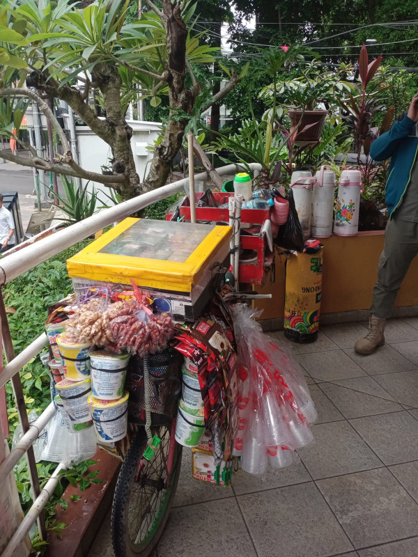 Tusuk Satpol PP Gara-gara Ditegur Lawan Arah, Pedagang Kopi Keliling Ini Terancam 5 Tahun Penjara