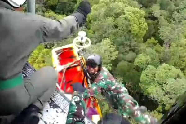 Kisah Anggota Kopasgat Kopda Ahmad Novrizal Merangkul Tubuh Kapolda Jambi dan Berputar-putar di Udara