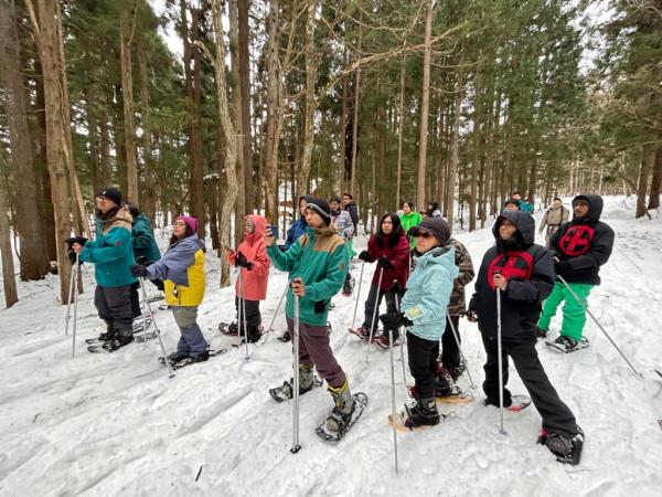 Menjajal Snowshoe, Jalan di Atas Salju dalam Hutan Jepang