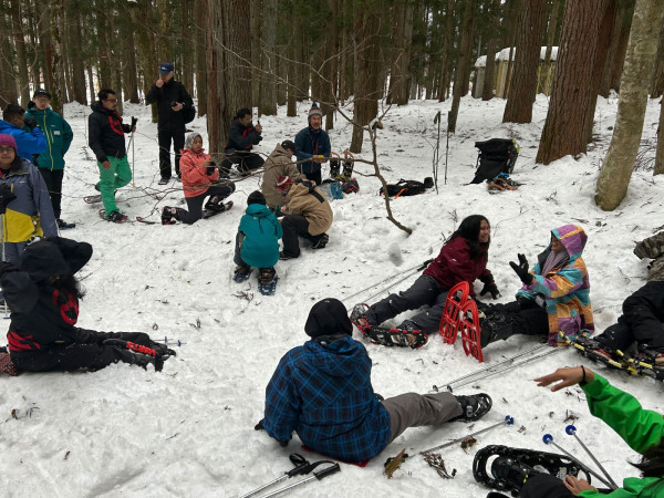 Menjajal Snowshoe, Jalan di Atas Salju dalam Hutan Jepang