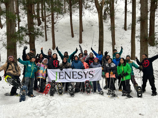 Menjajal Snowshoe, Jalan di Atas Salju dalam Hutan Jepang