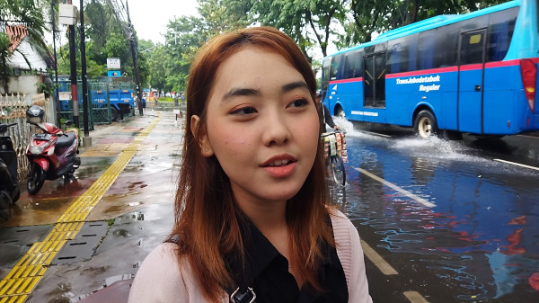 Jalan Bungur Besar Jakpus Terendam Banjir, Pekerja Kantoran Kelimpungan