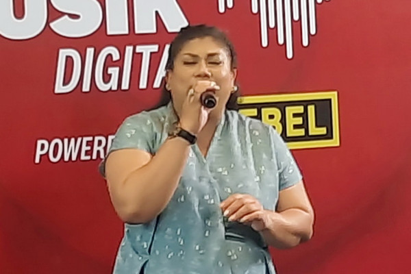 5 Artis Cantik yang Nikah dengan Pria Biasa, Nomor 4 Nikahi Teman Kampus