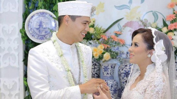 5 Artis indonesia yang Menikah dengan Pilot, Nomor 4 Mundur dari Dunia Hiburan