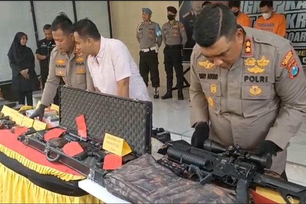 Ngeri! Polresta Sidoarjo Bongkar Penjualan 9 Senpi Lengkap dengan Amunisi Tajam dari Blitar