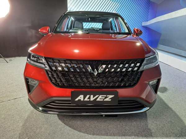Wuling Alvez Menantang Honda HR-V, Menggedor Toyota Raize
