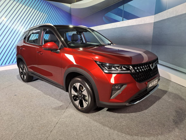 Wuling Alvez Menantang Honda HR-V, Menggedor Toyota Raize