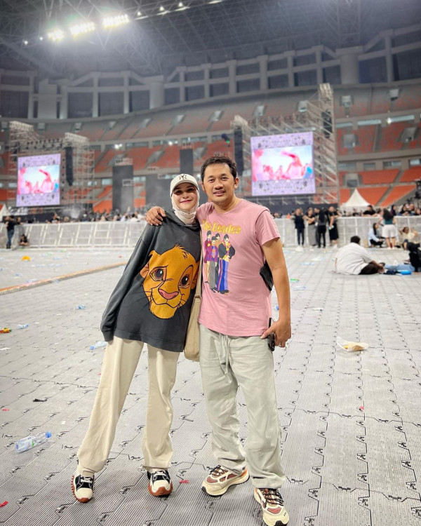 5 Artis Indonesia yang Menikahi Pasangan Beda Usia sangat Jauh, Nomor 4 Berjarak 17 Tahun