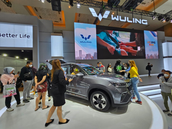 Wuling Alvez Menantang Honda HR-V, Menggedor Toyota Raize