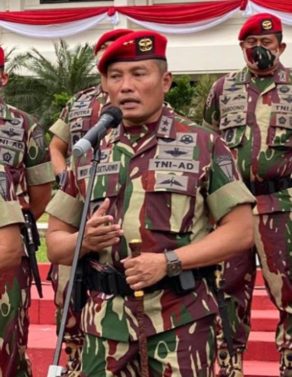 Danjen Kopassus Jebolan Akmil 1990-an, Nomor 4 Berhasil Tancapkan Merah Putih di Puncak Everest