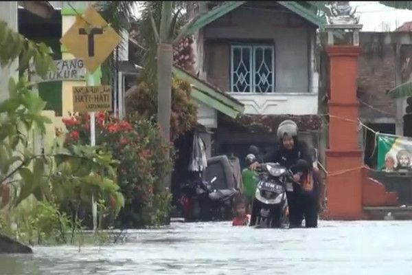 Jadi Langganan Banjir, Warga Payaman Kudus Hanya Bisa Pasrah Rumahnya Terendam