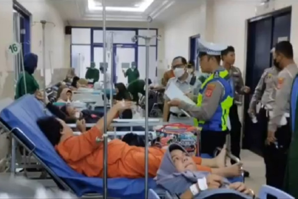 Ngeri! Begini Penampakan Bus Tabrak Truk di Tol Cipali yang Tewaskan 5 Orang