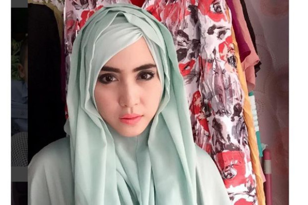 5 Artis Indonesia yang Mengizinkan Suaminya Poligami, Nomor Terakhir Ogah Jadi Istri Kedua