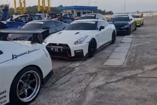 20 Supercar CBU Diizinkan Keluar Batam, Korlantas Sebut Ada Indikasi Gunakan TNKB Palsu