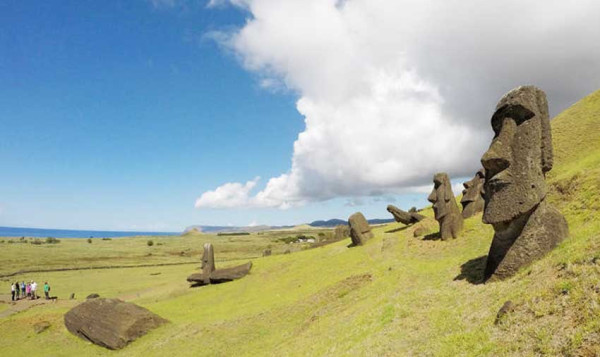 Patung Moai Baru Ditemukan di Pulau Paskah, Muncul dari Dasar Gua Danau yang Mengering