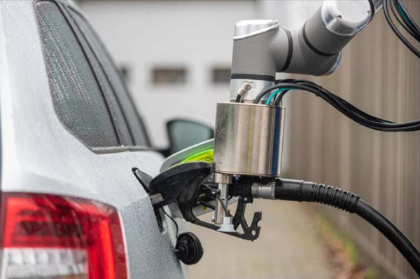 Kecanggihan Lengan Robot Autofuel, Isi Bahan Bakar Mobil Lebih Aman dan Tepat