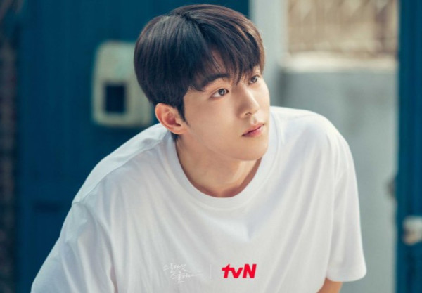 10 Artis Korea yang Punya Bahu Lebar, Bikin Wanita Ingin Bersandar