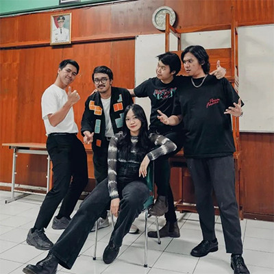 Dari Stigma Realistis hingga Dibentuknya Band Reality Club