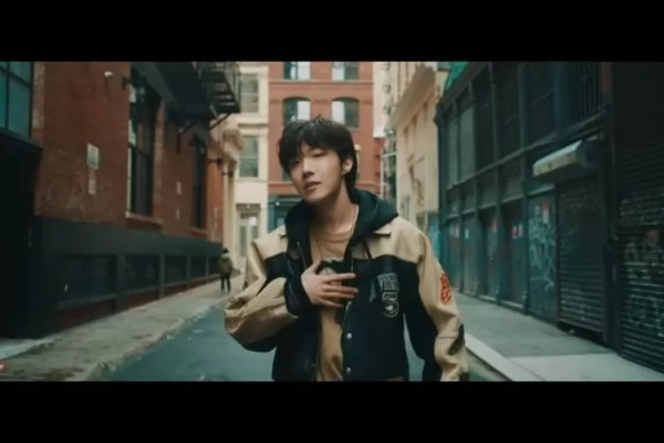 9 Hal dari Lagu dan Video 'On The Street' J-Hope BTS dan J Cole yang Mungkin Terlewat Olehmu