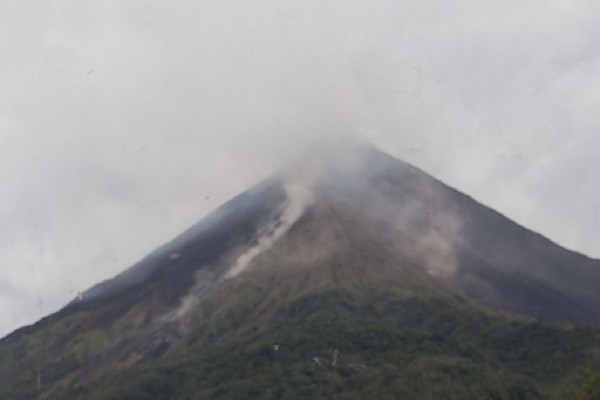 Masih Berbahaya, Warga Dilarang Mendekat Kawah Gunung Karangetang