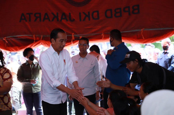 Direksi Pertamina Dampingi Presiden Jokowi Kunjungi Posko Pengungsian