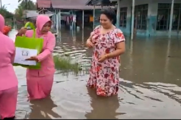 45 Desa di Sambas Kalimantan Barat Terendam Banjir, Warga Mulai Mengungsi