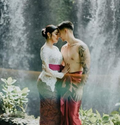 Millen Cyrus Pamer Pacar Baru, Intip Potret Mesra Mereka!