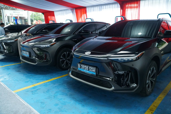 Kementerian Luhut Boyong 7 Mobil Listrik Toyota bZ4X, Harga Rp1,2 Miliar per Unit