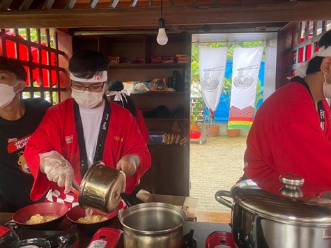 Seruput, Menikmati Lezatnya Miso Ramen yang Authentic dengan Konsep Yatai Jepang