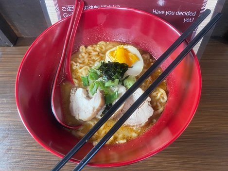 Seruput, Menikmati Lezatnya Miso Ramen yang Authentic dengan Konsep Yatai Jepang