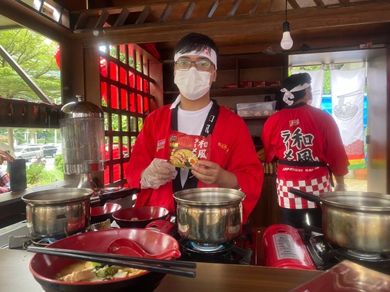 Seruput, Menikmati Lezatnya Miso Ramen yang Authentic dengan Konsep Yatai Jepang