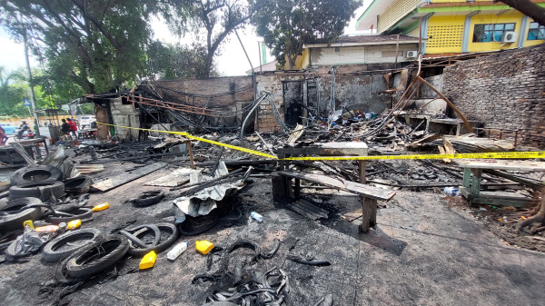 Kebakaran Hanguskan Sejumlah Warteg dan Bengkel di Dekat SMAN 112 Jakarta Barat