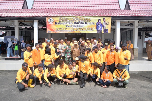 Sumringah, Pj Bupati Barito Kuala Konvoi Pamerkan Adipura