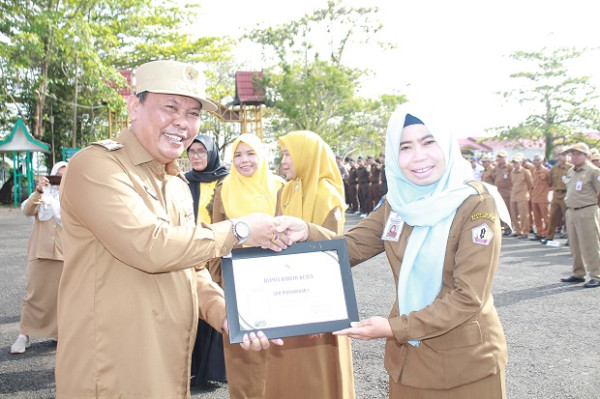 Sumringah, Pj Bupati Barito Kuala Konvoi Pamerkan Adipura