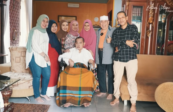 Bagikan Momen Jenguk Mat Solar, Latief Sitepu Kenang Kebaikannya: Puluhan Kru Sinetron Diumrahkan