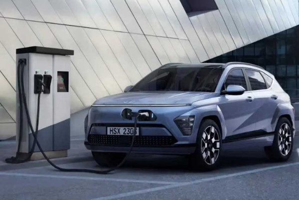 Hyundai Kona EV 2024 Klaim Miliki Daya Jelajah 490 Km dan Mampu Isi Baterai Kendaraan Lain