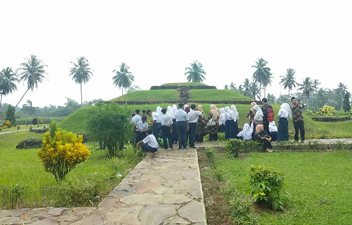 Telusuri Jejak Peradaban di Situs Wisata Sejarah Taman Purbakala Pugung Raharjo Lampung